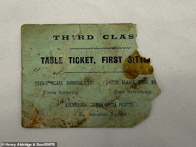 Canhoto do restaurante de terceira classe. 