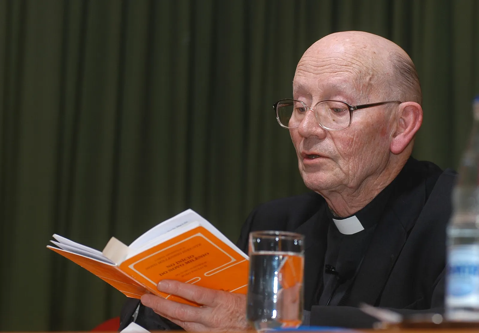 Padre Francisco Faus durante palestra
