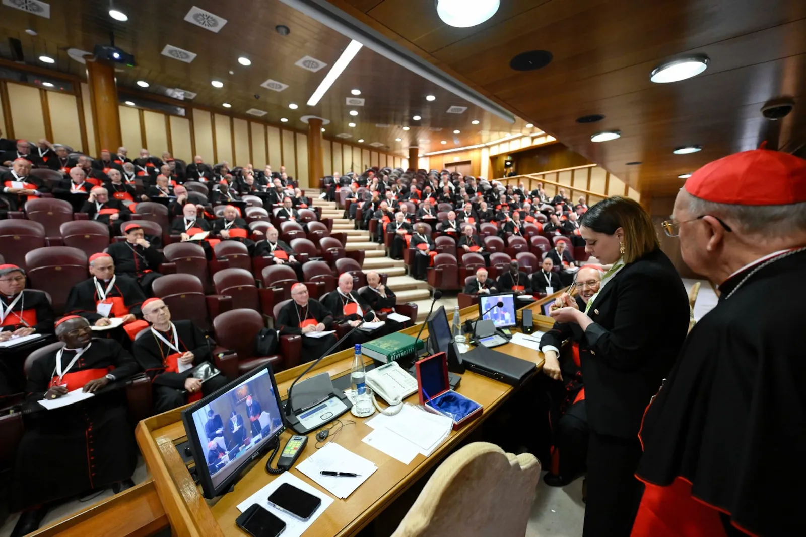 Anulação do anel do pescador e do selo de chumbo