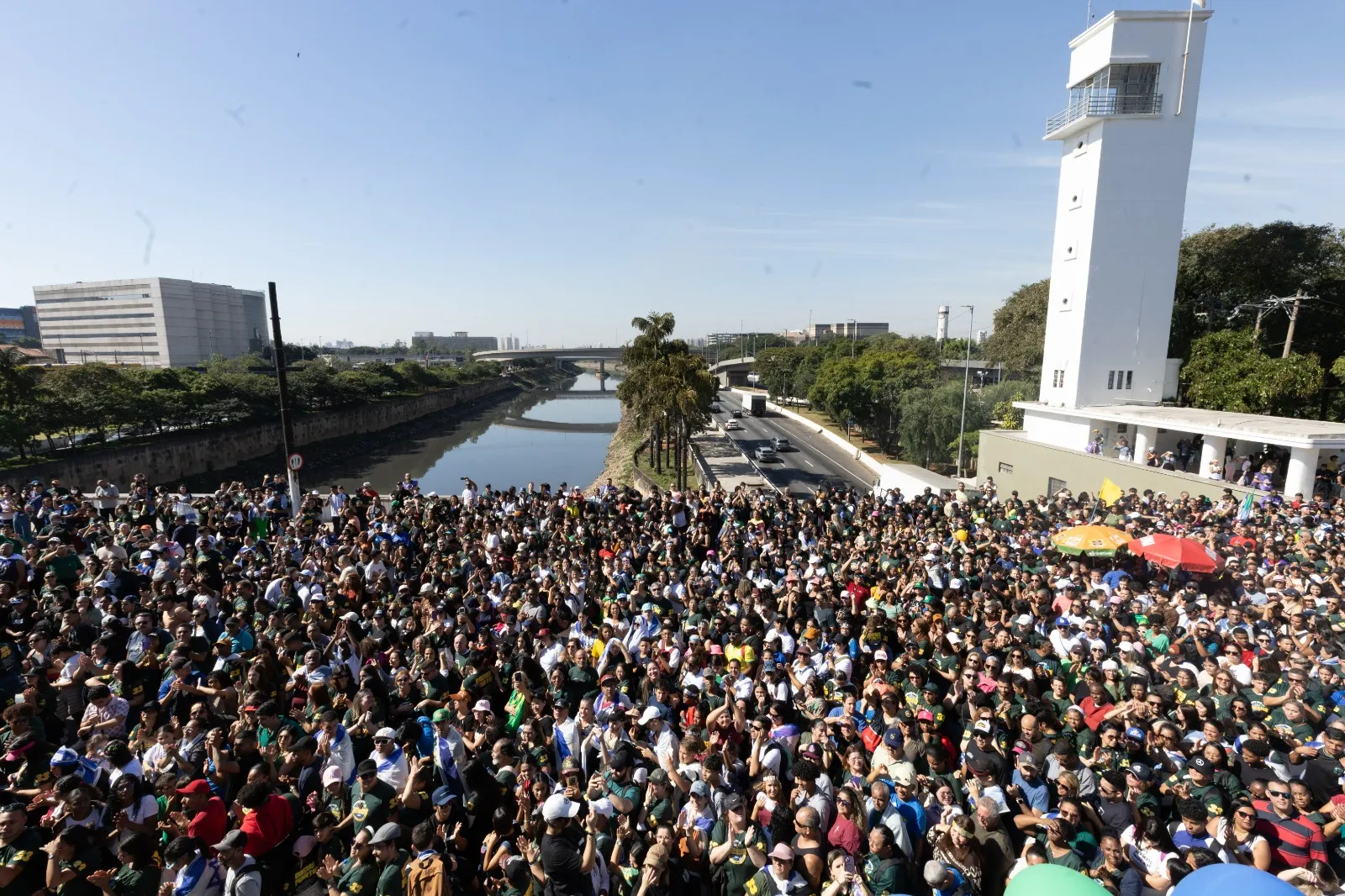Multidão participando da 33ª Marcha para Jesus. Imagem: site oficial da Marcha para Jesus.