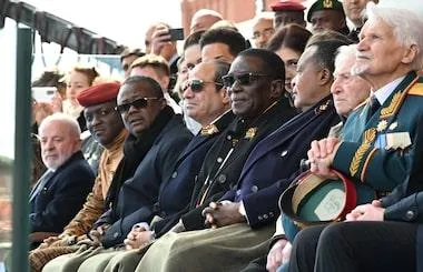 Lula assiste a desfile militar e faz reunião com Putin na Rússia; veja  vídeo - Estadão