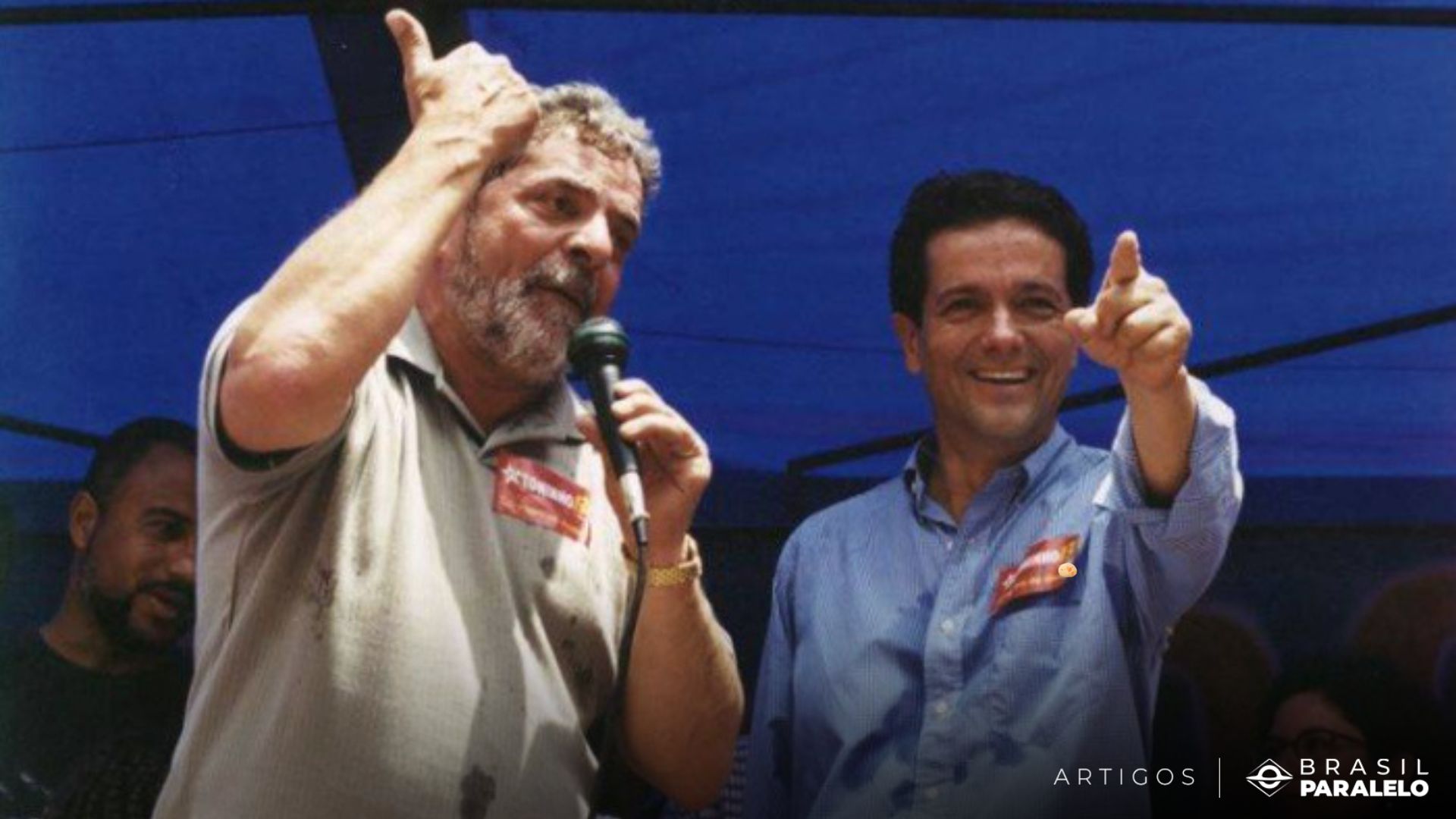 Lula e Toninho do PT em discurso político.