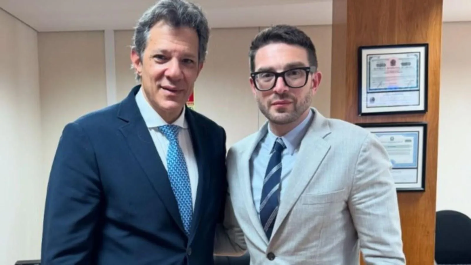 Fernando Haddad e Alexander Soros durante reunião