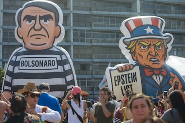 Manifestacao na praia de Copacabana, zona sul do Rio de Janeiro.
