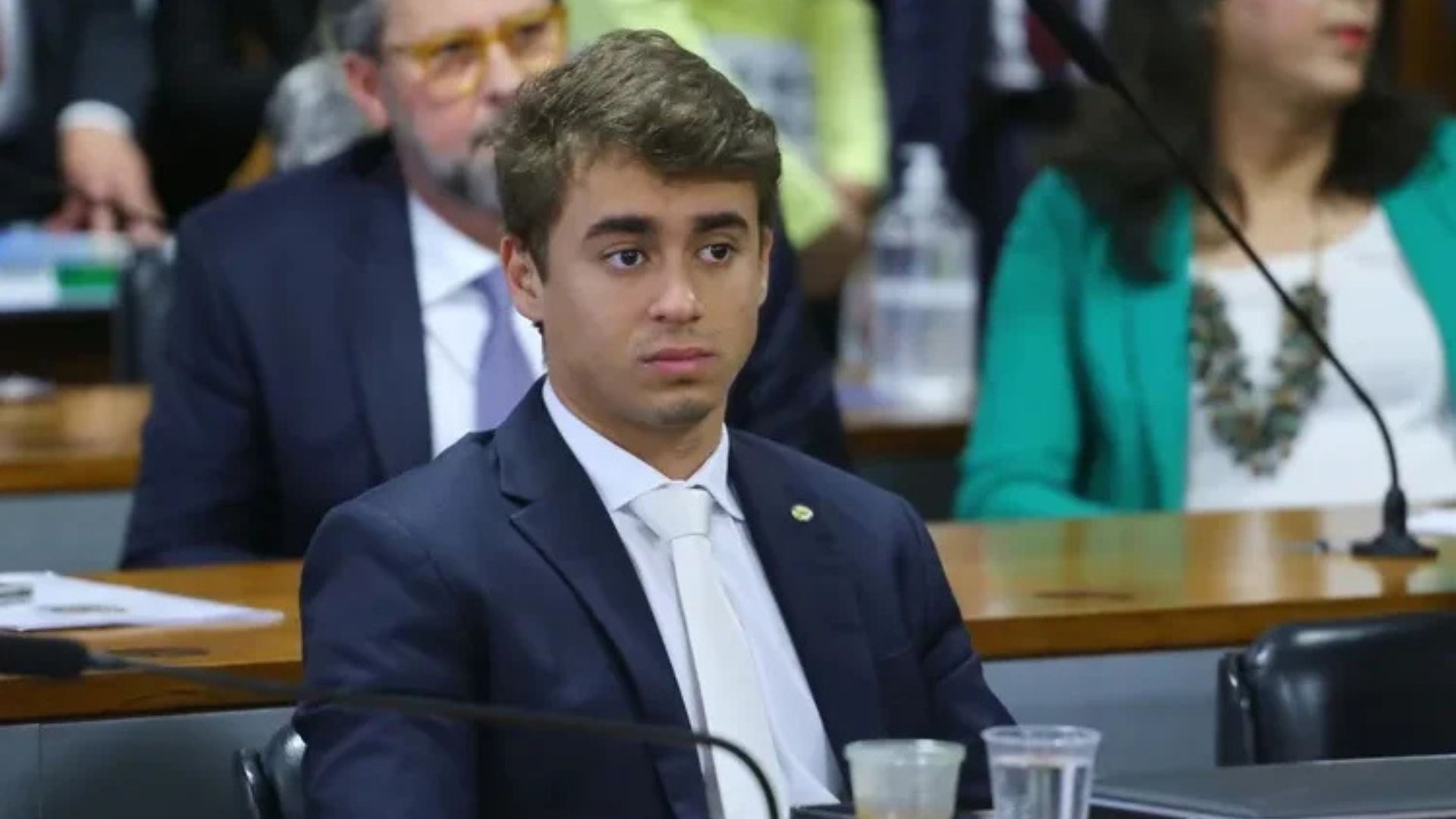 Nikolas Ferreira, parlamentar que teve publicação derrubada pela Justiça após decisão judicial.