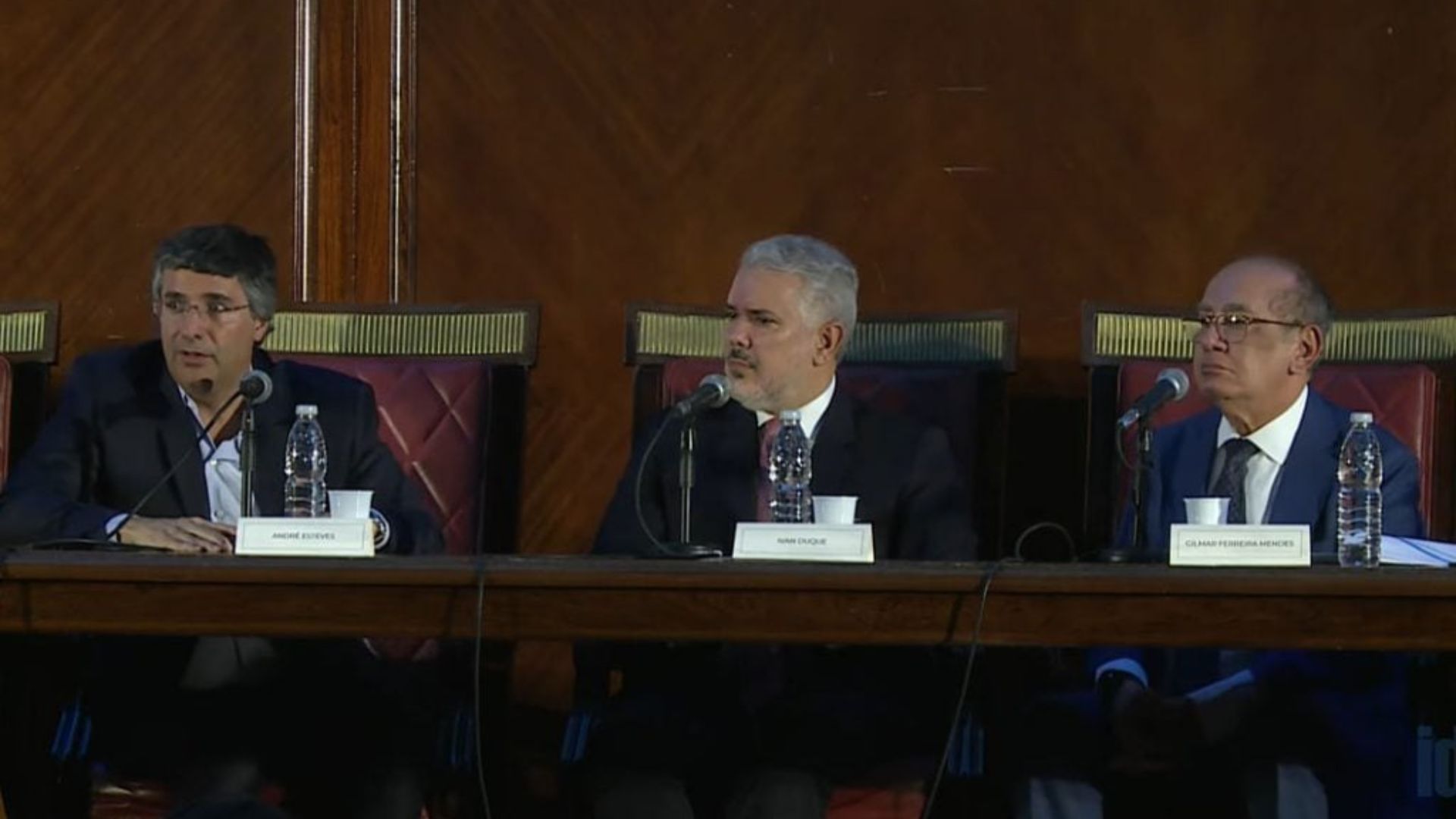 Gilmar mendes durante fórum