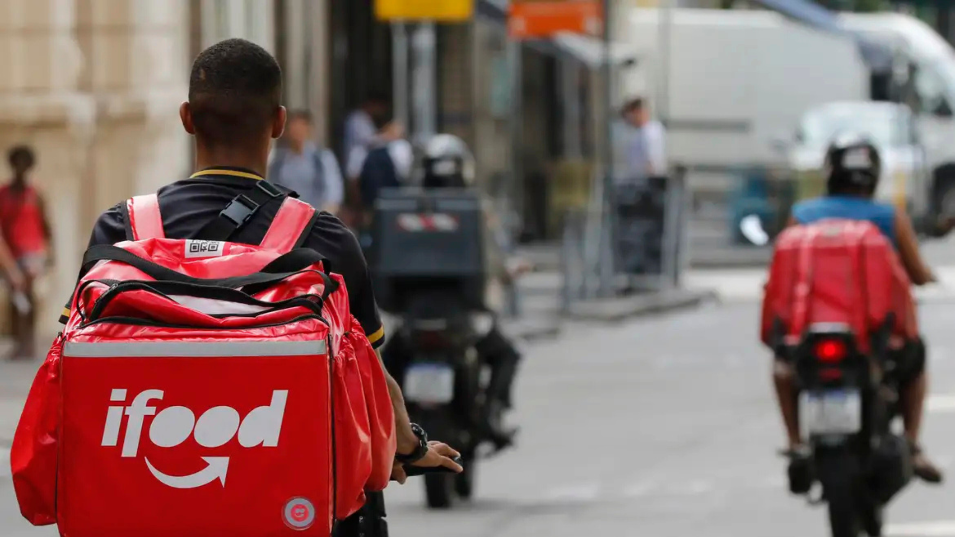 Rio de Janeiro proíbe clientes de exigirem que entregador de aplicativo suba até apartamento