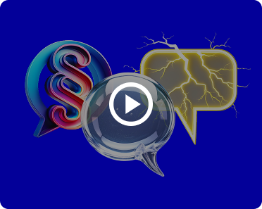 Das Bild zeigt drei Sprechblasen auf einem dunkelblauen Hintergrund. Die linke Sprechblase enthält ein farbenfrohes Paragrafensymbol (§), die rechte zeigt gelbe Blitze, die an Elektrizität erinnern. In der Mitte befindet sich eine transparente Sprechblase mit einem Play-Button-Symbol darauf, das auf interaktiven oder abspielbaren Inhalt hinweist.