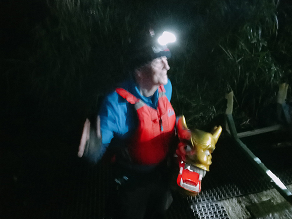 The Bourne Water Dragons embark on the last evening paddle for 2025