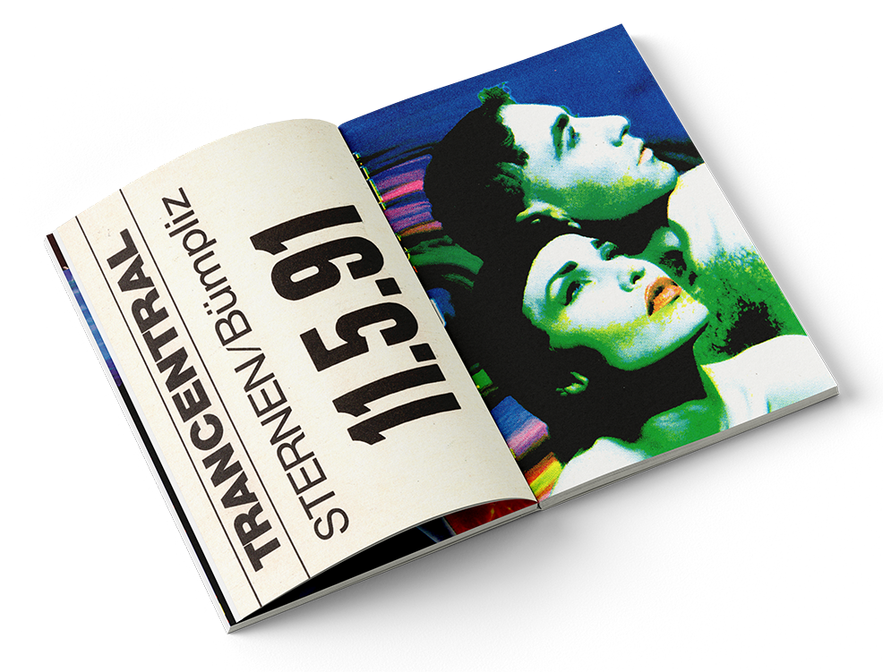 Swiss Rave Flyers Buch geöffnet, Innenseiten mit Schweizer Techno-Flyern der 90er