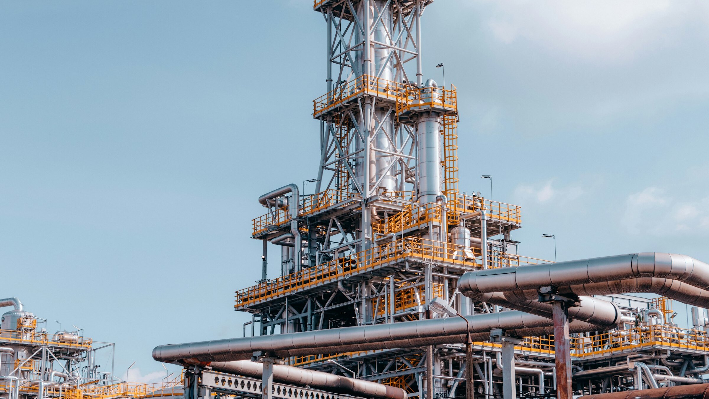 Petroleum refinery towers where spent catalyst recycling recovers precious metals