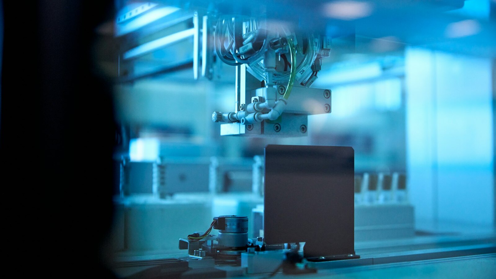 Automated laboratory instrument processing samples for precious metal assay analysis