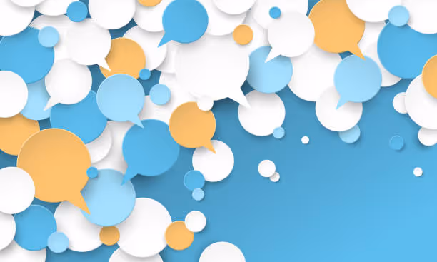 Illustration graphique de bulles de dialogue multicolores, en bleu, blanc et orange, sur un fond dégradé bleu clair, symbolisant la communication et les échanges.