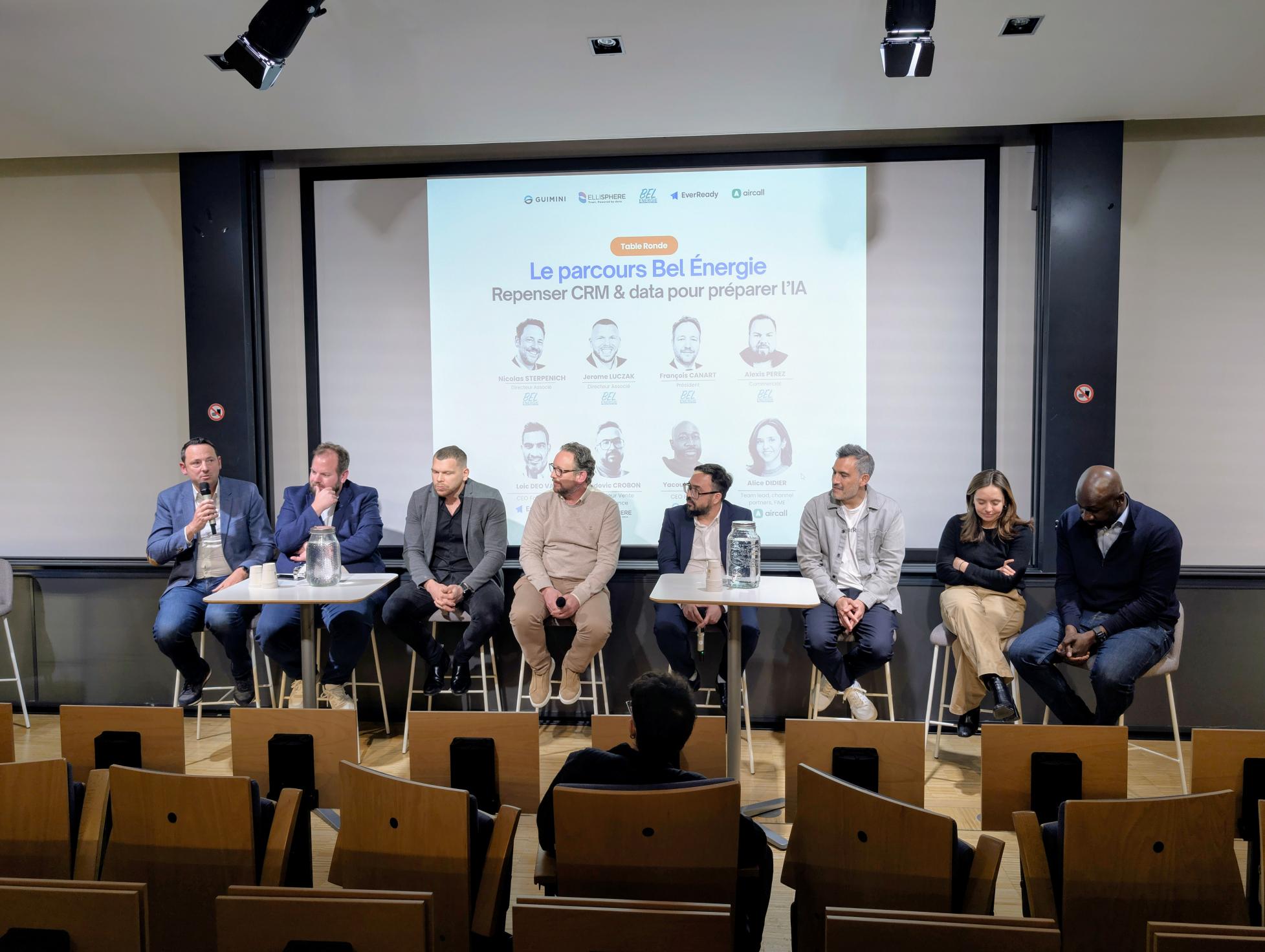 Une photo d'intervenants sur la table ronde : repenser son CRM et data pour préparer l'arrivée de l'IA