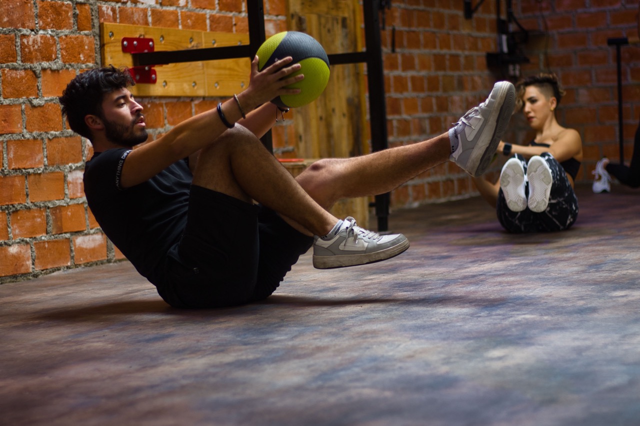 Online Personal Training vs. a Gym Membership: Which Is Worth It in 2026?
