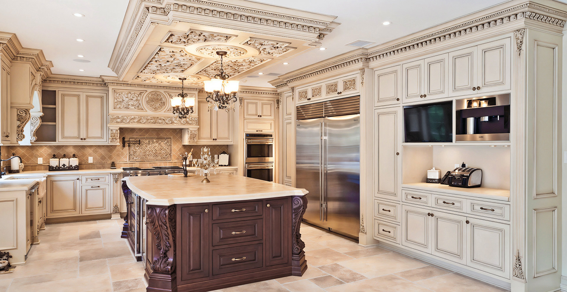Luxury traditional mansion kitchen