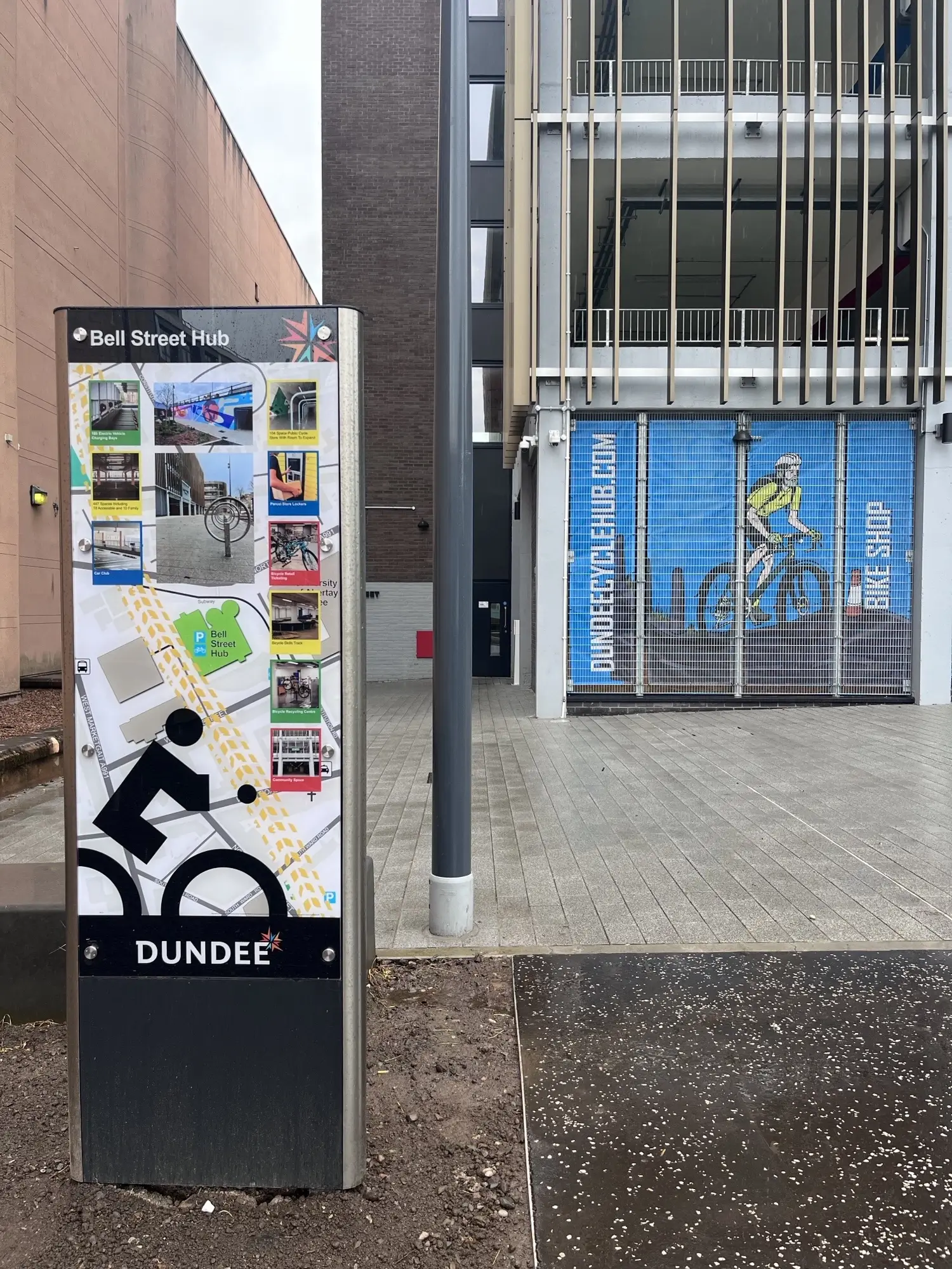 Totem with list of features outside the hub