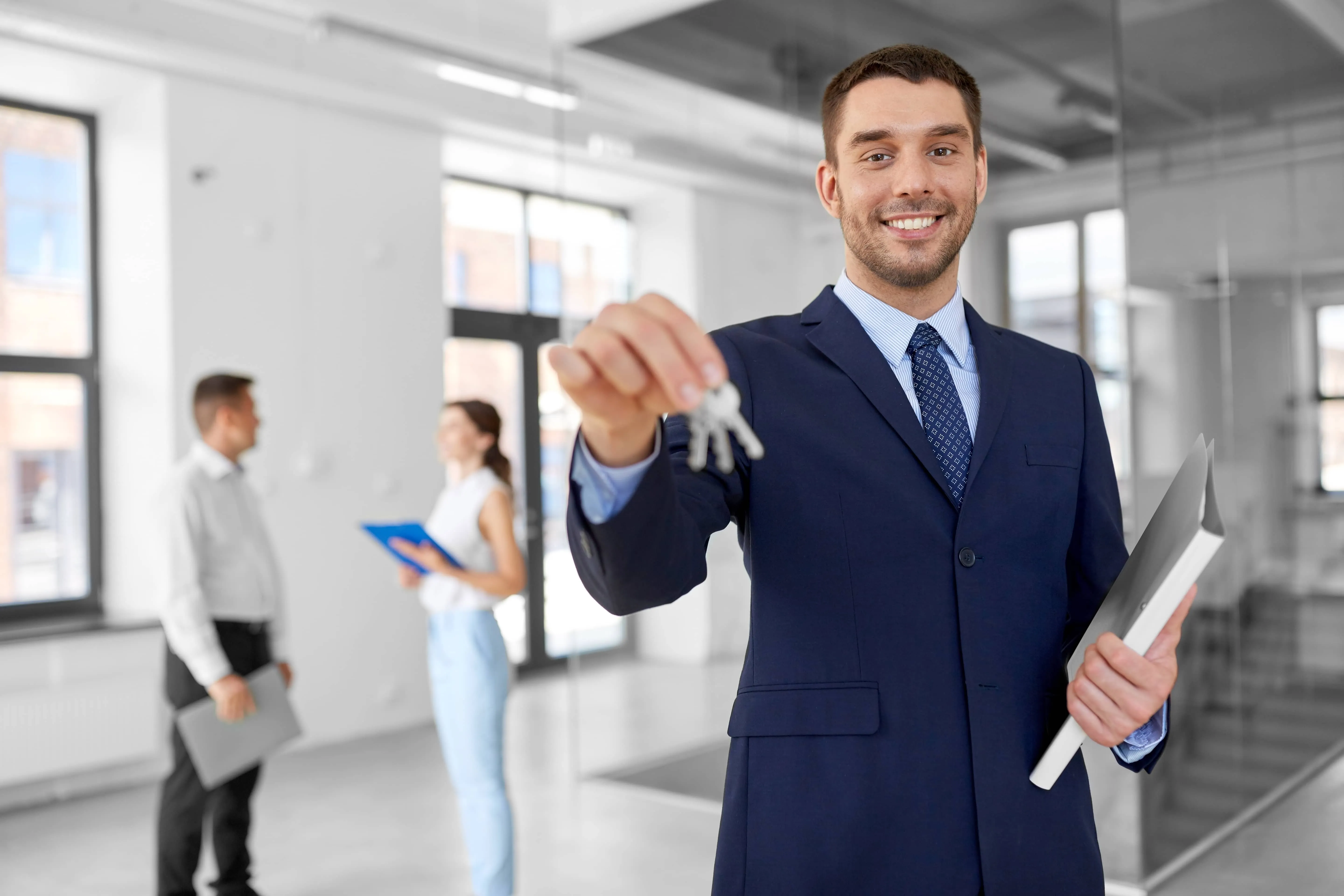 courtier immobilier qui donne les clés d’un bien immobilier