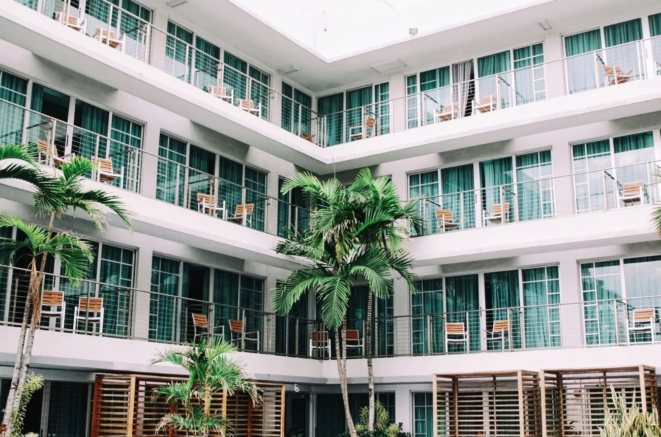 Bâtiment hôtelier Hotel Influence Society Agence de marketing numérique