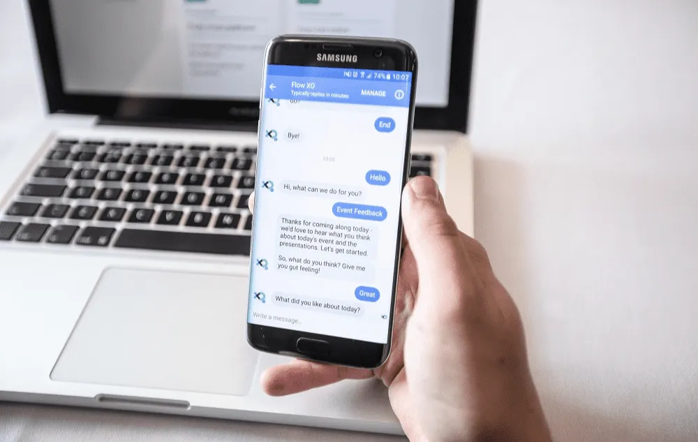 fonctionnalités du chatbot hôtelier Influence Society 
