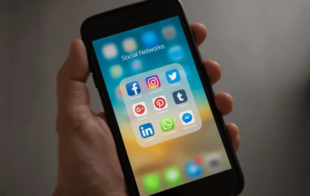social networks for a hotel Influence Society 
