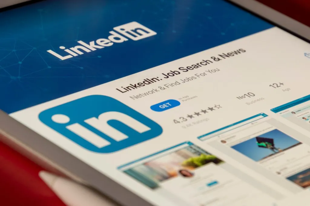 Linkedin page careers hotel marketing digital recruitment