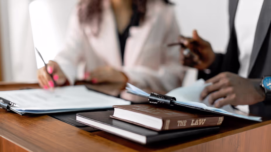 Guide to Contract Review: Checklist & Best Practices