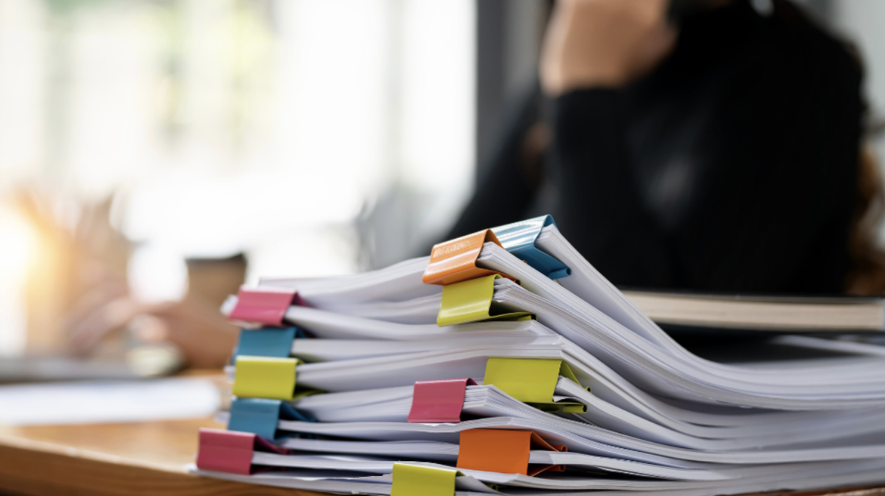 Discover the top contract management KPIs to track and measure success in efficiency, compliance, and contract performance.