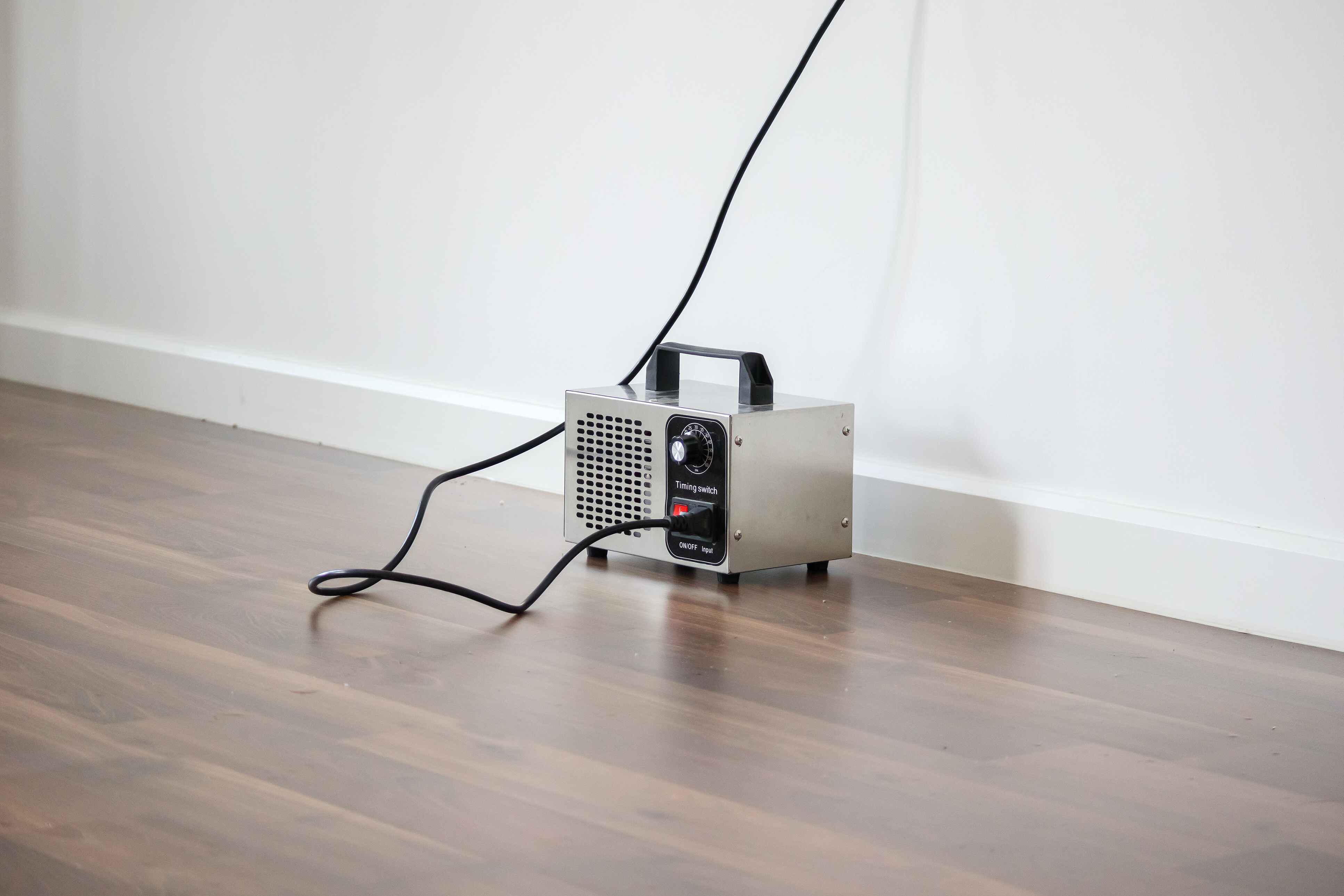 Ozone machines for smoke smell: do they really work? | Minut