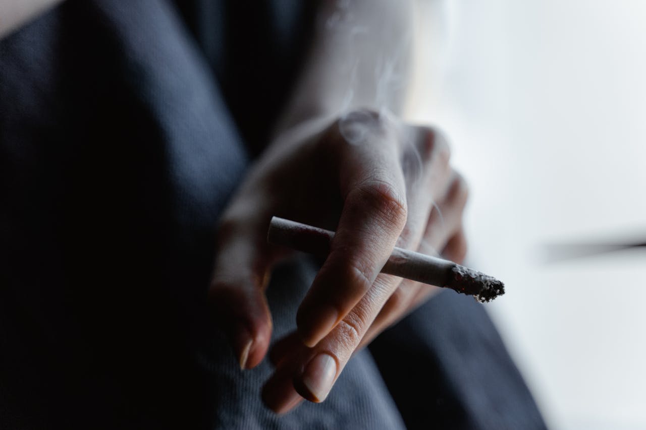 One guest smokes. The next guest leaves a 1-star review