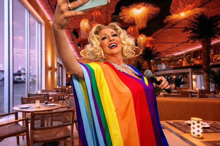 Bottomless Wine Drag Queen Brunch 🍸