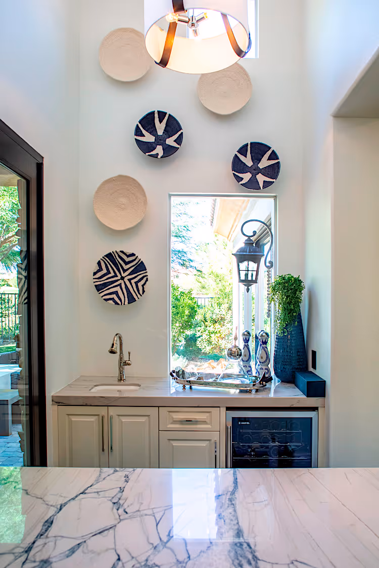 Bar area with decorative wall bowls.