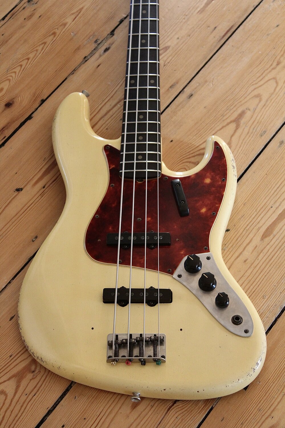 MB Guitars Bass 003