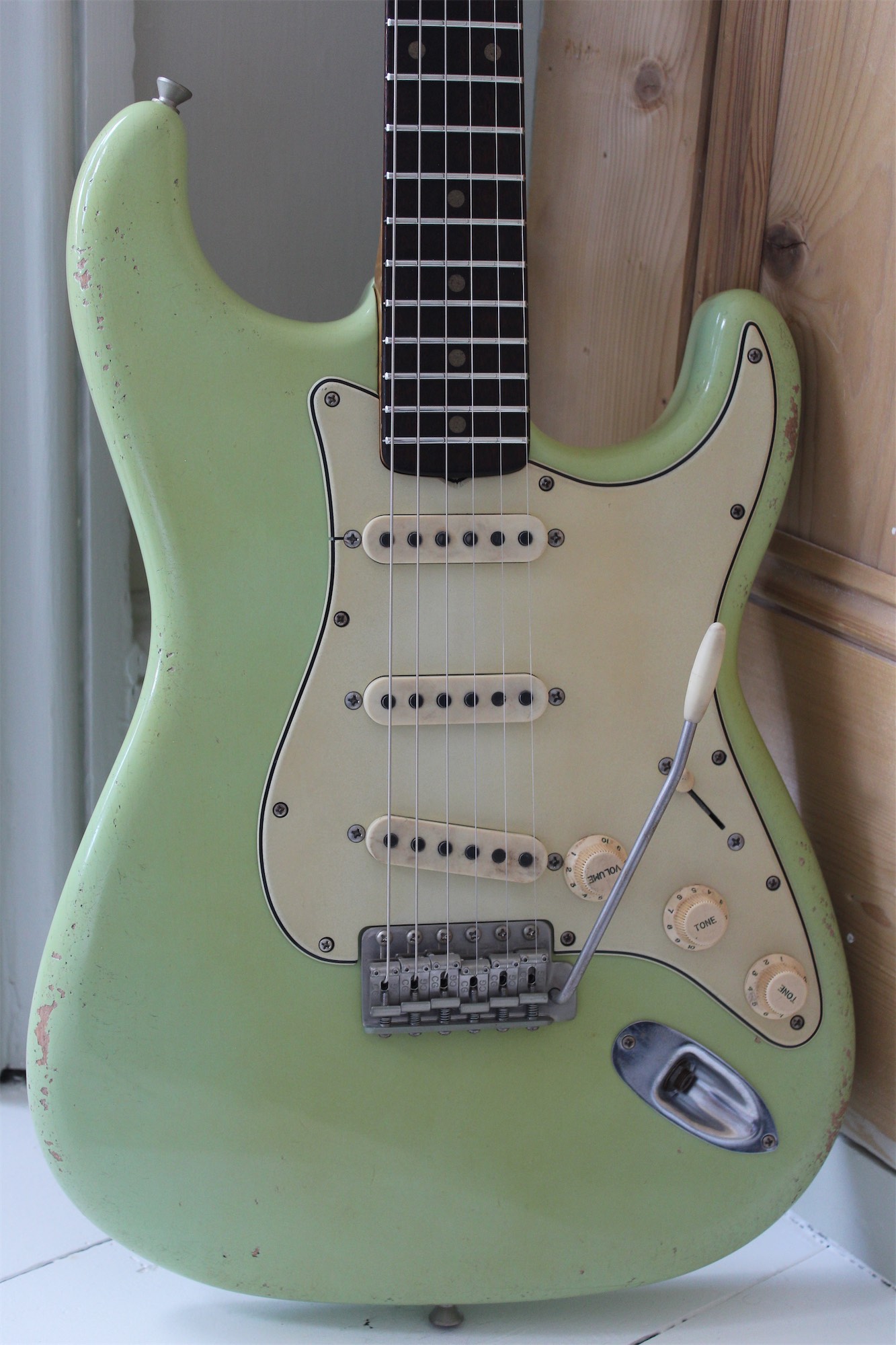MB Guitars Double Cut 001