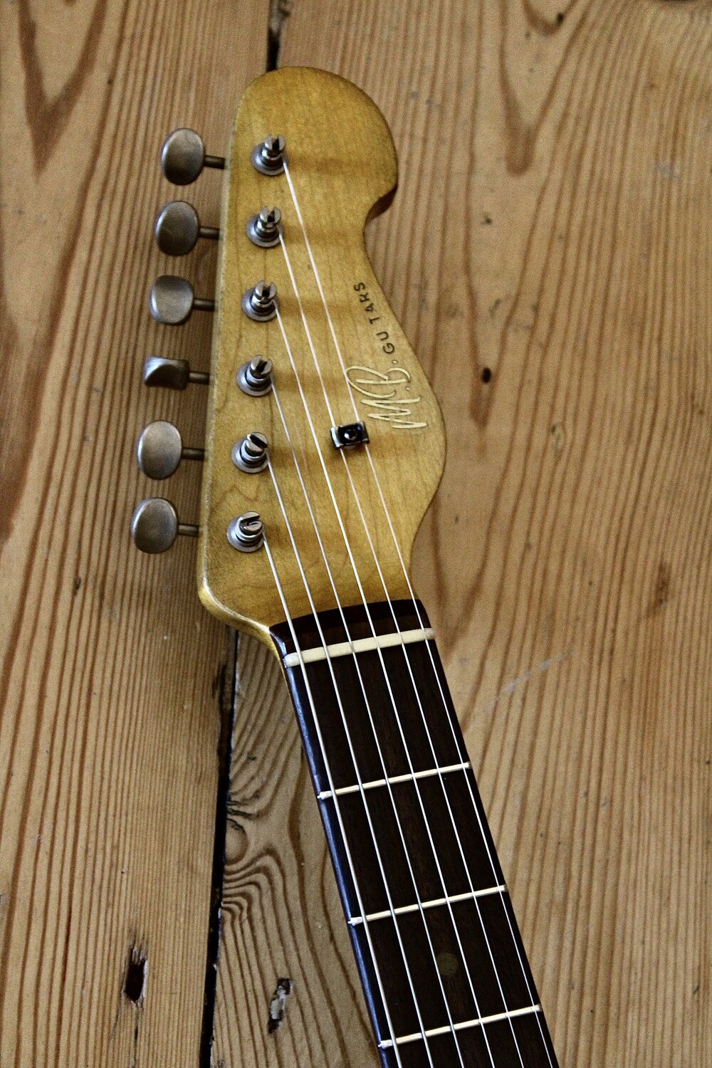 MB Guitars Double Cut 074