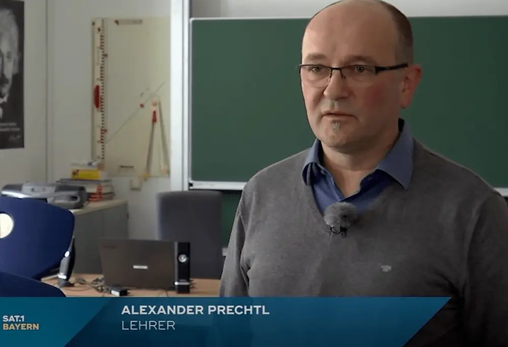 Ein Lehrer wird interviewed