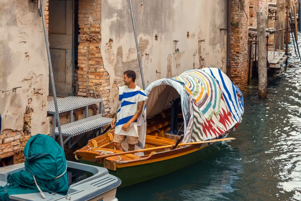 Traveling Performance Breathings of the moon, Leonor Serrano Rivas and Diego Delas