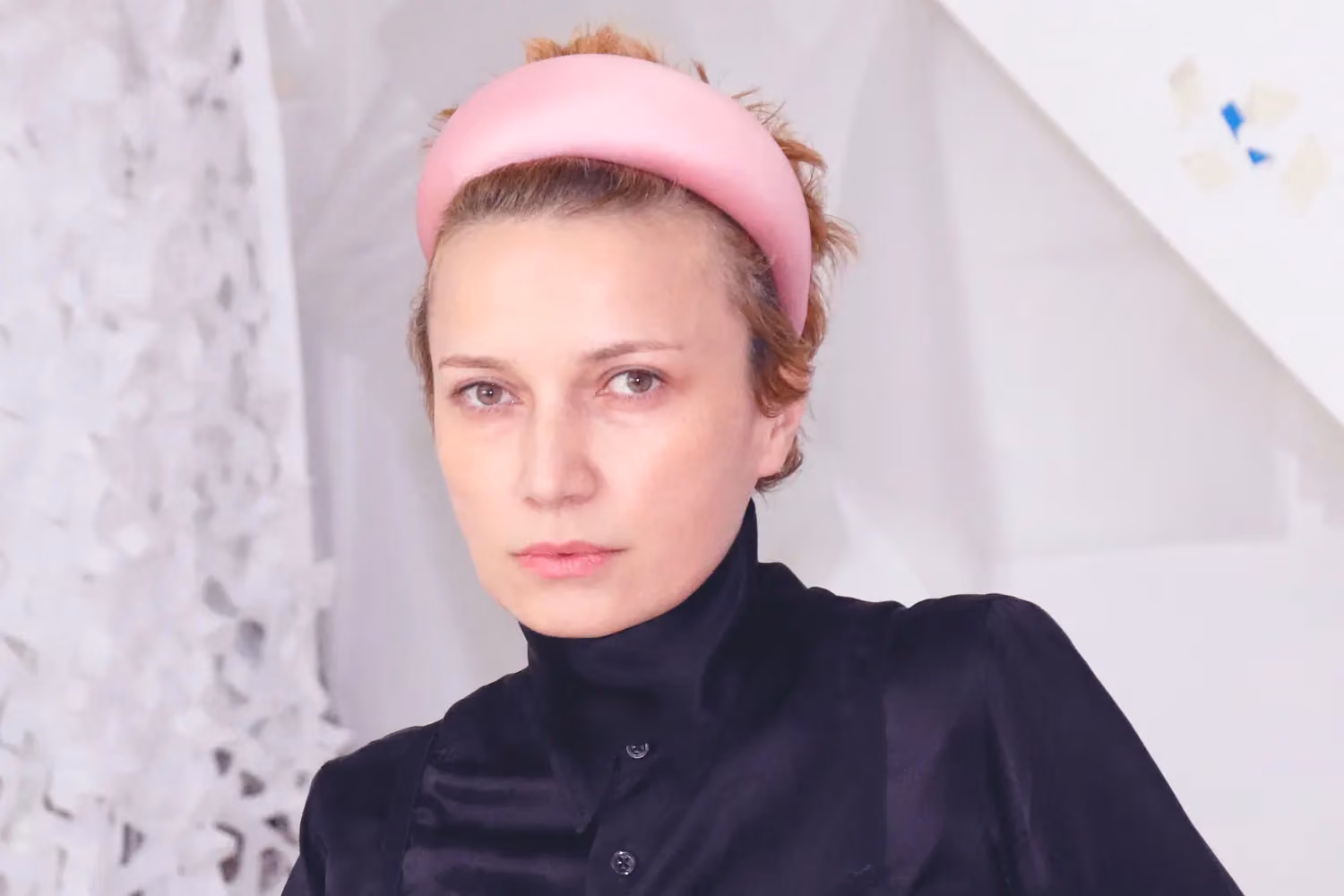 Flaka Haliti - Gjërat Vazhdojnë të Biejnë në Tokë