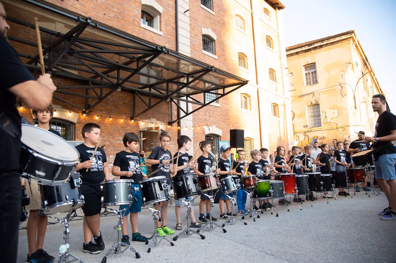 Petits batteurs – Ri Rock Academy