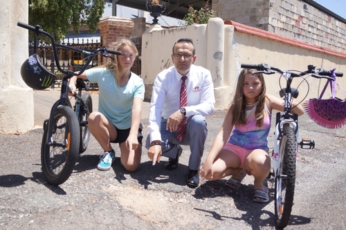 Local MP Tony Piccolo with Samara (on the left) and Arrabella inspecting the state of the roads and footpaths in Gawler’s heritage area, “Church Hill”.