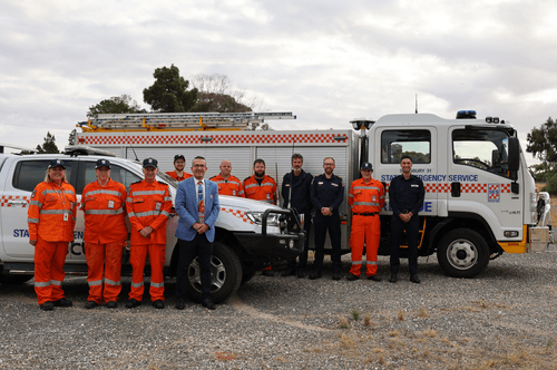 SES members Sandy Nieuwenhoven, Kayleigh Starkiss, Wayne Rogers, Jayden Davidson, Anthony Gunter, Chris Noble-Banks, Wayne Palmer, David O’Shannessy, Milo Milosic and James Buccella with Tony Piccolo MP (Front right).