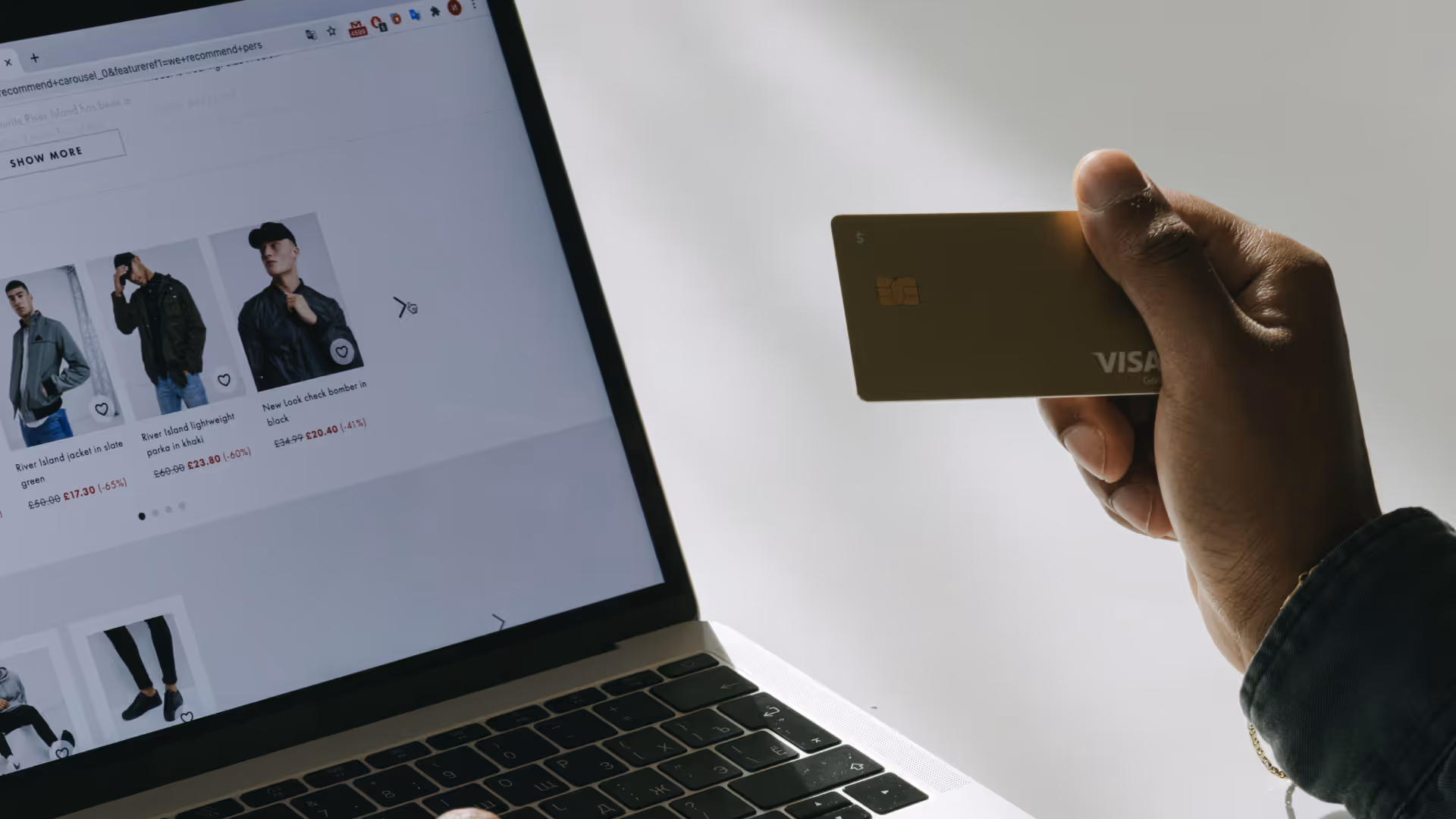 Choosing the Right Wholesale Fashion Platform: Key Factors to Consider