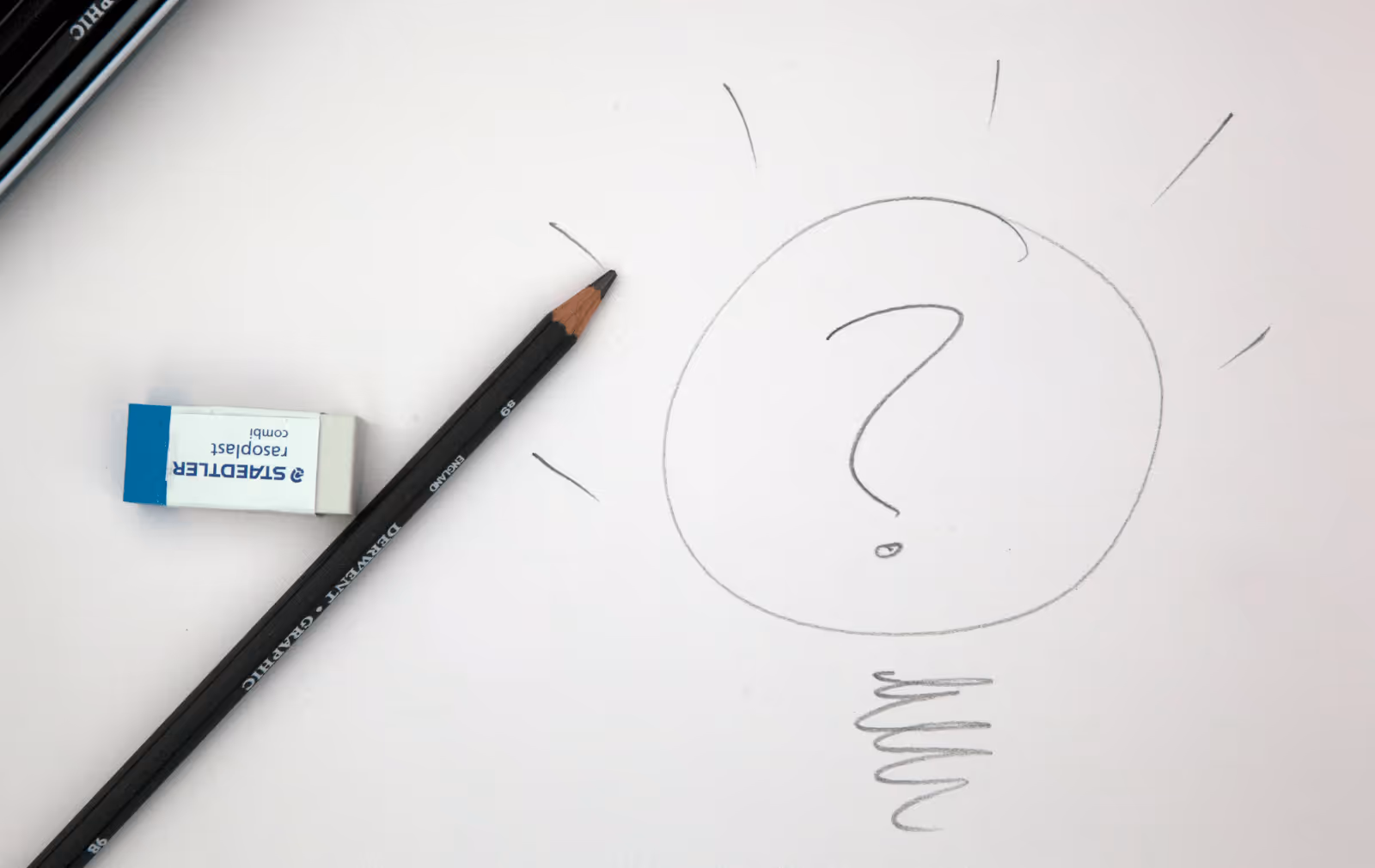 Illustration of a question mark symbolizing the concept of “What is a B2B marketplace?” - used to introduce key definitions and explain how B2B wholesale platforms work.