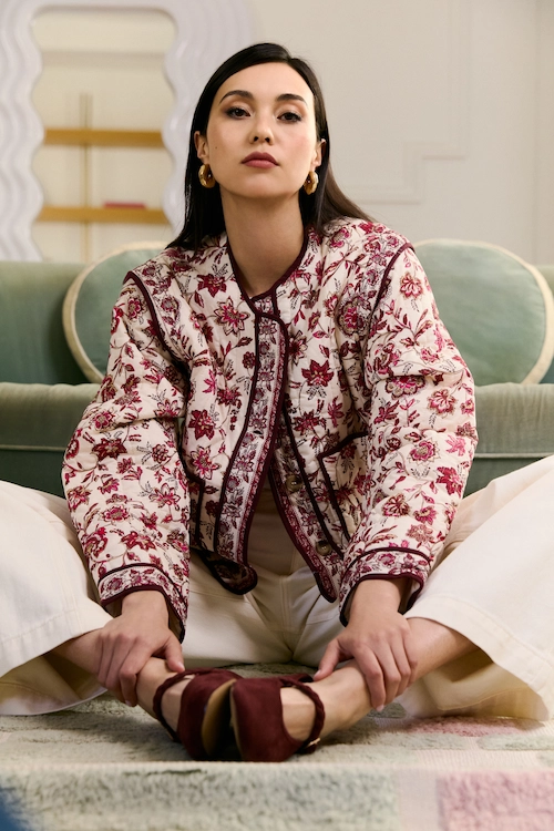 Femme portant une tenue Le Closet