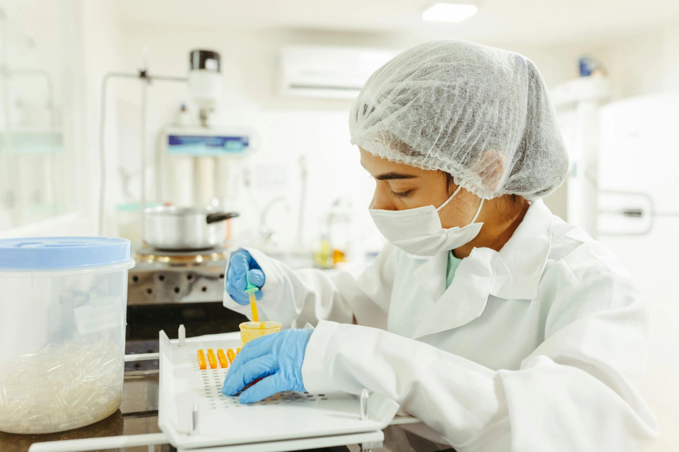 Femme au laboratoire