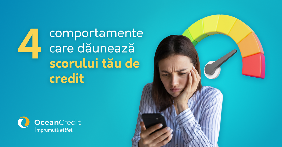 Imagine cu o femeie uitandu-se ingrijorat in telefon. In spatele ei, un grafic cu indicatorul pe rosu. Text: 4 comportamente care dauneaza scorului tau de credit