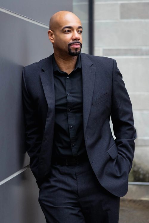 Eric Stephens teaching a class of students