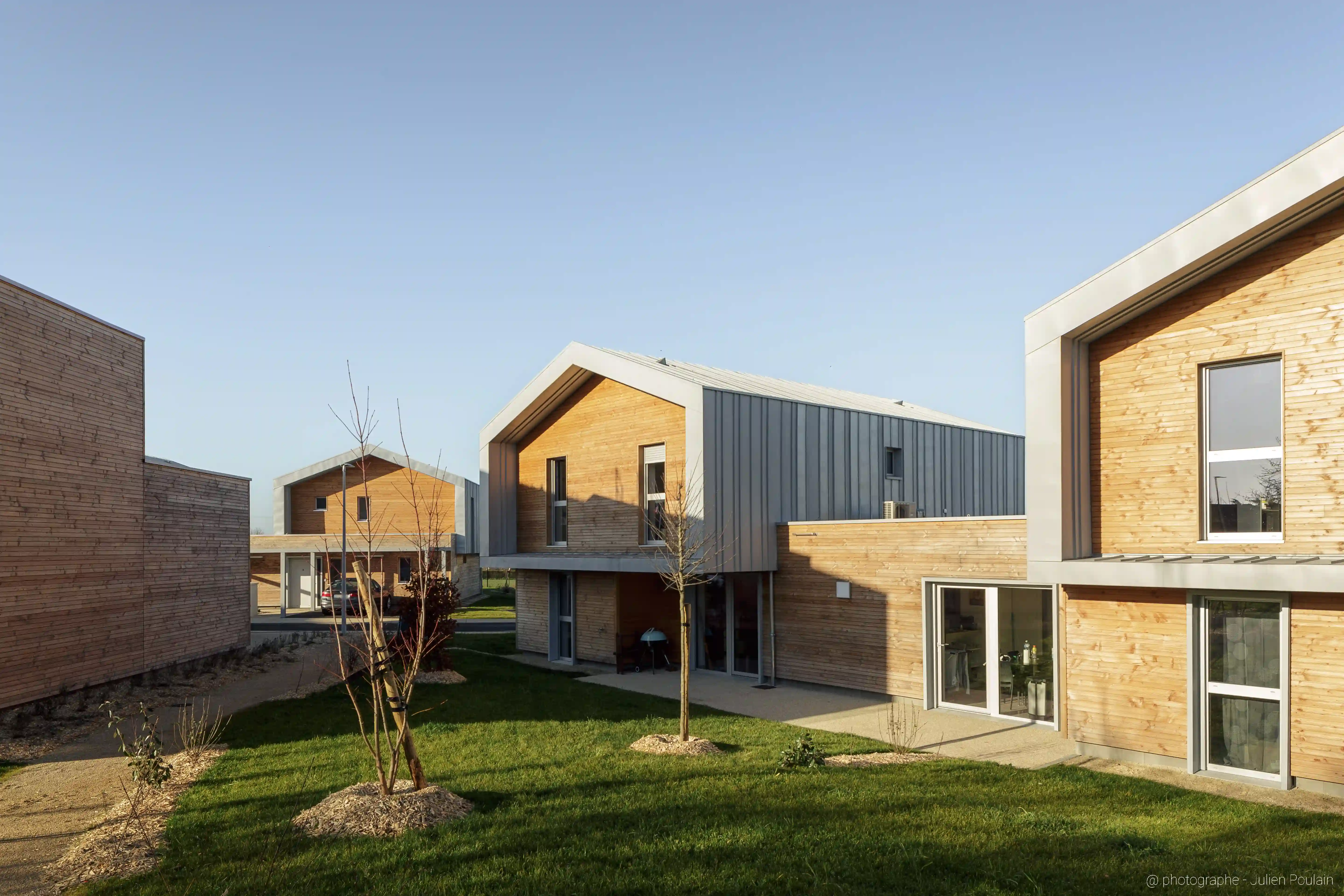 Projet architectural à Vouillé conçu par Corset-Roche & Associés, photographie de Julien Poulain
