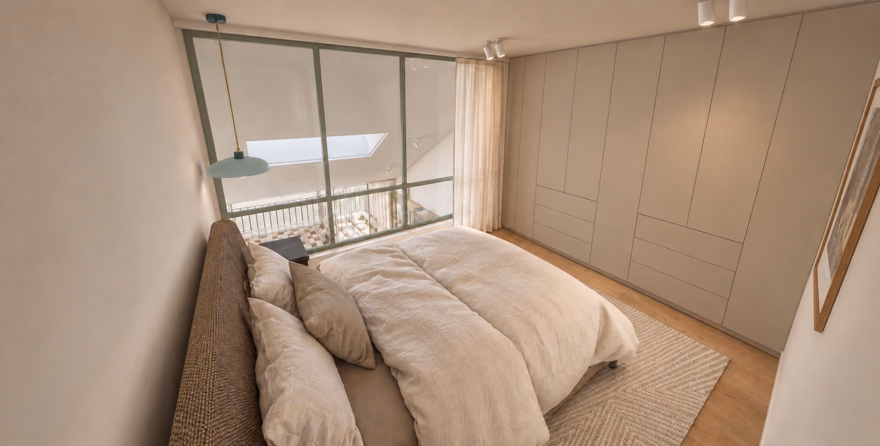 Loft main bedroom with the glazed screen to the stair