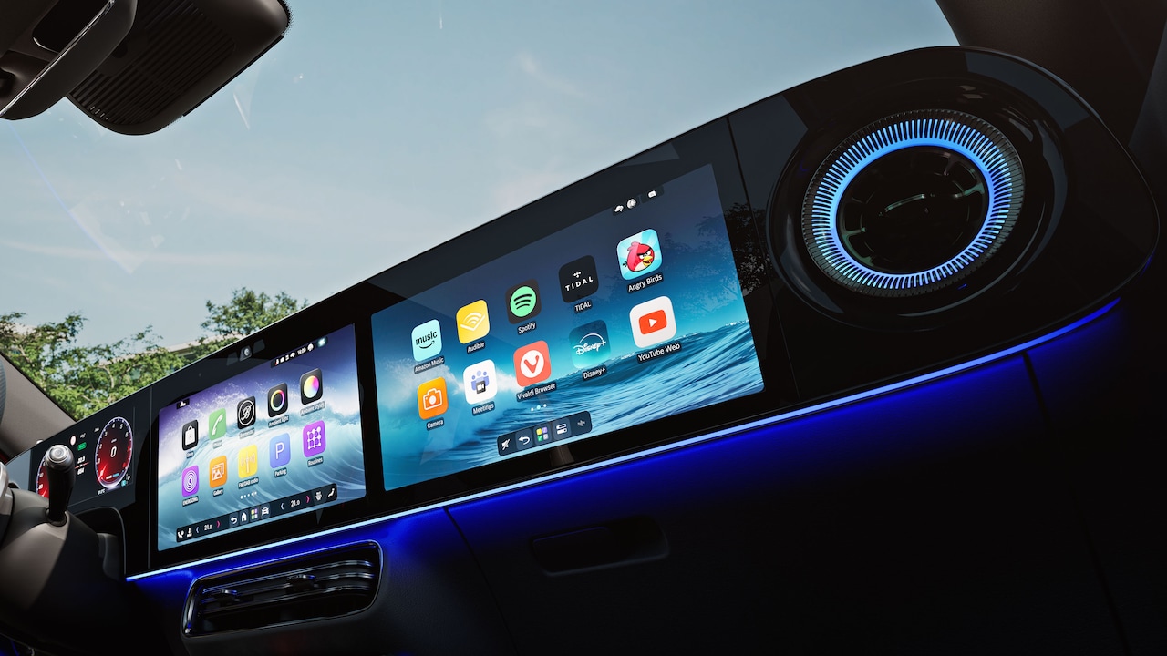 The cockpit with MBUX Superscreen in the new GLB.